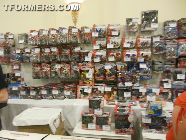 BotCon 2013   The Transformers Convention Dealer Room Image Gallery   OVER 500 Images  (325 of 582)